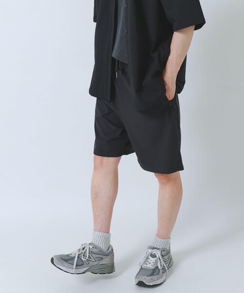 ITEMS URBANRESEARCH(アイテムズ アーバンリサーチ)の「『接触冷感/吸水速乾』多機能 ナイロンストレッチイージーショーツ(その他パンツ・メンズ・カーキ/ブラック/チャコールグレー・LARGE/MEDIUM)」の21枚目の写真