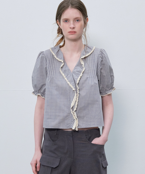 FRIVER07（フリバー07）の「Ruffle shirring crop blouse [FRSP06BL05]_Sky blue（シャツ/ブラウス・レディース・スカイブルー・FREE）」の3枚目の写真