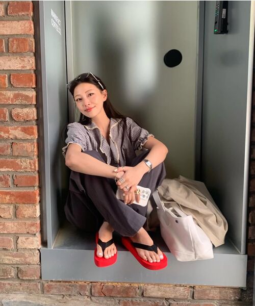 FRIVER07（フリバー07）の「Ruffle shirring crop blouse [FRSP06BL05]_Sky blue（シャツ/ブラウス・レディース・スカイブルー・FREE）」の2枚目の写真