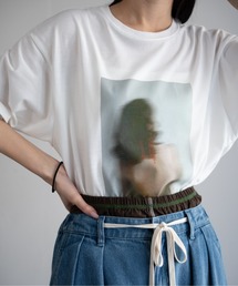 hwyl（ヒュイル）の「ニュアンス フォトTシャツ（Tシャツ/カットソー）」