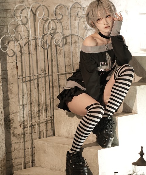 DustDevil(ダストデビル)の「『DustDevil/ダストデビル』Crash Off-Shoulder/オフショルトップス(その他トップス・レディース・ブラック/ホワイト・FREE)」の19枚目の写真
