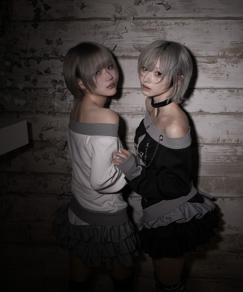 DustDevil(ダストデビル)の「『DustDevil/ダストデビル』Crash Off-Shoulder/オフショルトップス(その他トップス・レディース・ブラック/ホワイト・FREE)」の3枚目の写真