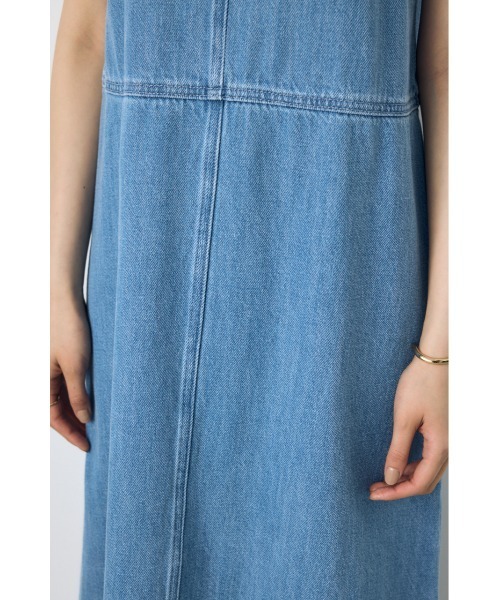 AZUL by moussy(アズールバイマウジー)の「【サイズ,身長別画像あり】甘撚りデニムワンピース 春服 夏服 ノースリーブ(ワンピース・レディース・ライトブルー/ワンウォッシュ・MEDIUM/SMALL)」の15枚目の写真