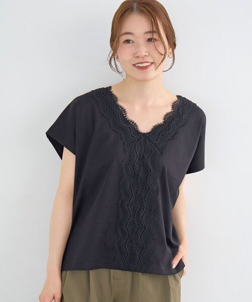 le.coeur blanc(ルクールブラン)の「フロントレースVネックカットソー(Tシャツ/カットソー・レディース・ベージュ/ブラック/オフホワイト・38)」の3枚目の写真