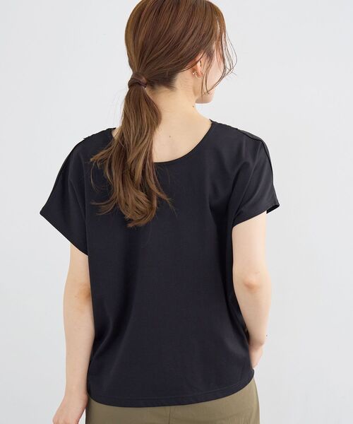 le.coeur blanc(ルクールブラン)の「フロントレースVネックカットソー(Tシャツ/カットソー・レディース・ベージュ/ブラック/オフホワイト・38)」の4枚目の写真