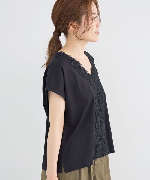 le.coeur blanc(ルクールブラン)の「フロントレースVネックカットソー(Tシャツ/カットソー・レディース・ベージュ/ブラック/オフホワイト・38)」の5枚目の写真