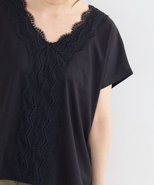 le.coeur blanc(ルクールブラン)の「フロントレースVネックカットソー(Tシャツ/カットソー・レディース・ベージュ/ブラック/オフホワイト・38)」の6枚目の写真