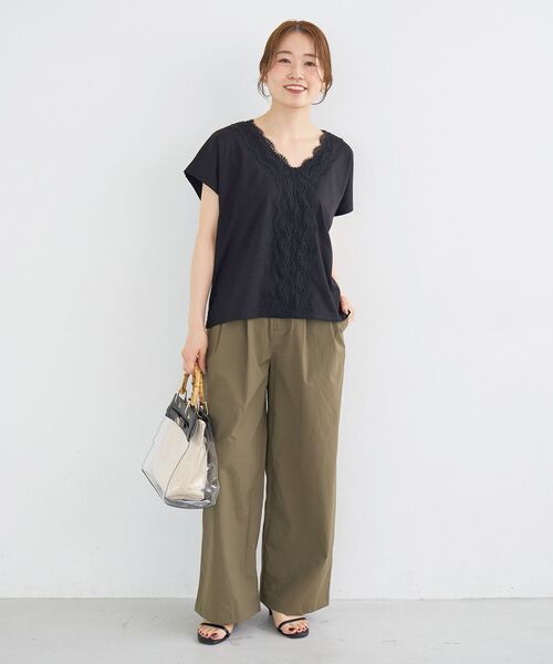 le.coeur blanc(ルクールブラン)の「フロントレースVネックカットソー(Tシャツ/カットソー・レディース・ベージュ/ブラック/オフホワイト・38)」の7枚目の写真