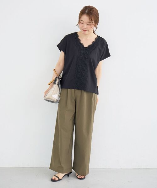 le.coeur blanc(ルクールブラン)の「フロントレースVネックカットソー(Tシャツ/カットソー・レディース・ベージュ/ブラック/オフホワイト・38)」の8枚目の写真