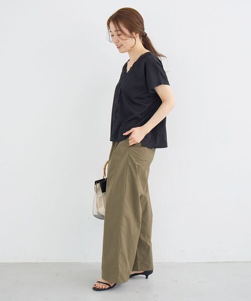 le.coeur blanc(ルクールブラン)の「フロントレースVネックカットソー(Tシャツ/カットソー・レディース・ベージュ/ブラック/オフホワイト・38)」の9枚目の写真