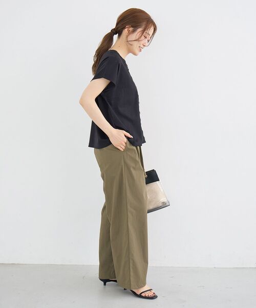 le.coeur blanc(ルクールブラン)の「フロントレースVネックカットソー(Tシャツ/カットソー・レディース・ベージュ/ブラック/オフホワイト・38)」の11枚目の写真