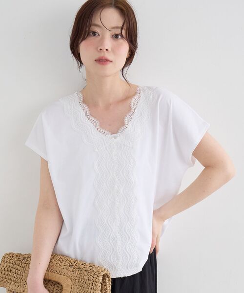 le.coeur blanc(ルクールブラン)の「フロントレースVネックカットソー(Tシャツ/カットソー・レディース・ベージュ/ブラック/オフホワイト・38)」の13枚目の写真
