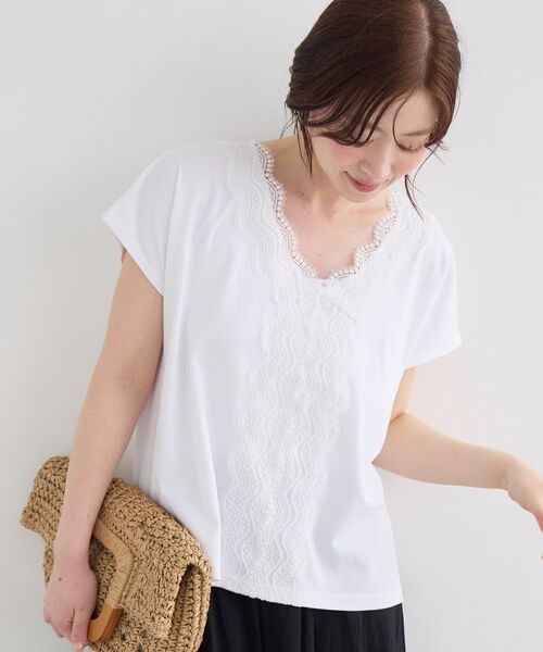 le.coeur blanc(ルクールブラン)の「フロントレースVネックカットソー(Tシャツ/カットソー・レディース・ベージュ/ブラック/オフホワイト・38)」の14枚目の写真