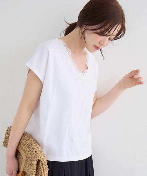 le.coeur blanc(ルクールブラン)の「フロントレースVネックカットソー(Tシャツ/カットソー・レディース・ベージュ/ブラック/オフホワイト・38)」の18枚目の写真