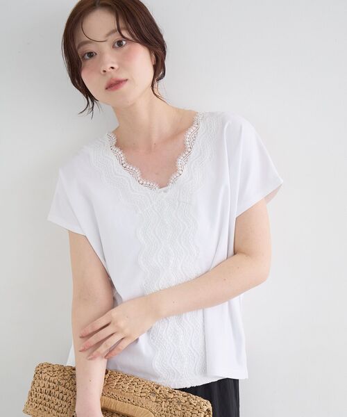 le.coeur blanc(ルクールブラン)の「フロントレースVネックカットソー(Tシャツ/カットソー・レディース・ベージュ/ブラック/オフホワイト・38)」の20枚目の写真
