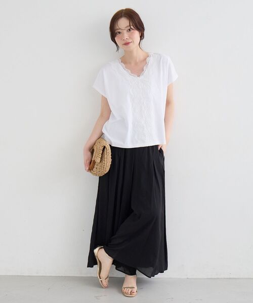 le.coeur blanc(ルクールブラン)の「フロントレースVネックカットソー(Tシャツ/カットソー・レディース・ベージュ/ブラック/オフホワイト・38)」の22枚目の写真
