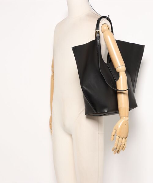 ALLSAINTS（オールセインツ）の「ARA LEATHER TOTE BAG | ARA レザー トート バッグ（トートバッグ・レディース・ブラック・ONE SIZE）」の13枚目の写真