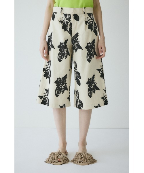 HeRIN.CYE(ヘリンドットサイ)の「Loose wide half pants / ルーズワイドハーフパンツ(その他パンツ・レディース・ブラック/レッド・38/36)」の2枚目の写真
