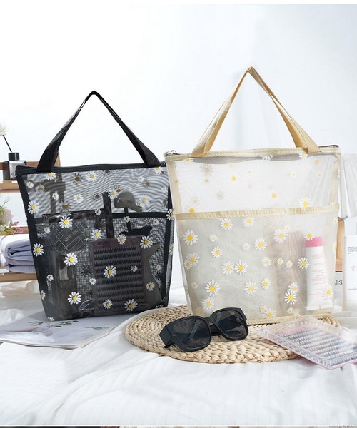 Mignonjour(ミニョンジュール)の「Mignonjour/デイジー柄メッシュバッグ M2943(トートバッグ・レディース・ベージュ/ブラック・FREE)」の2枚目の写真