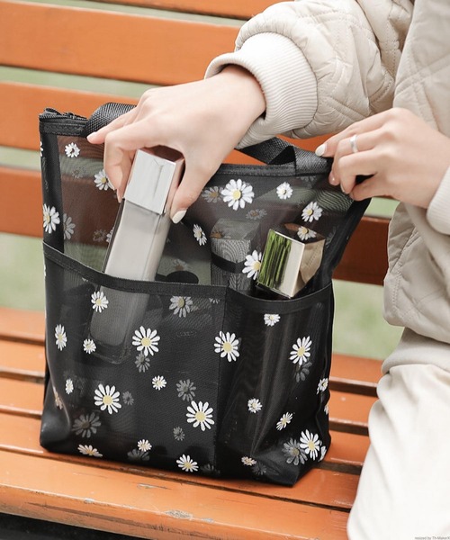 Mignonjour(ミニョンジュール)の「Mignonjour/デイジー柄メッシュバッグ M2943(トートバッグ・レディース・ベージュ/ブラック・FREE)」の1枚目の写真