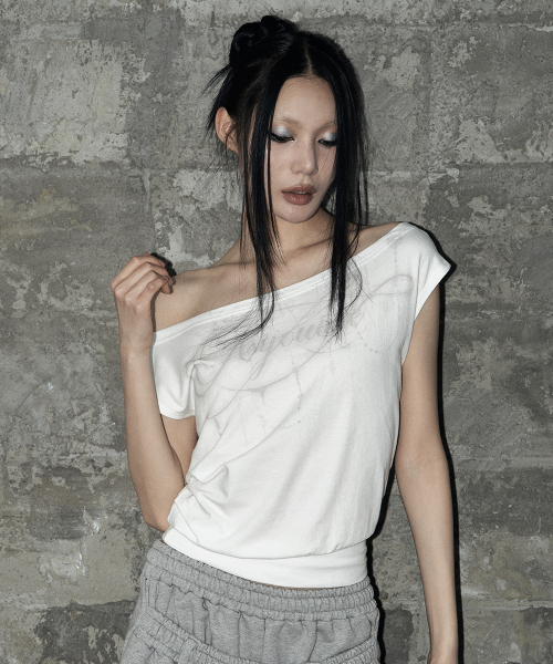 as you are(アズユーアー)の「キッチドールマンオフショルダーTシャツホワイト(Tシャツ/カットソー・レディース・その他・OS)」の2枚目の写真