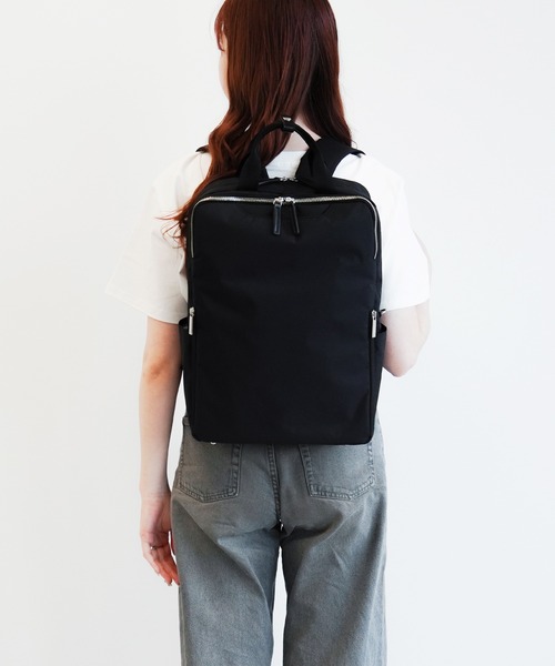 ace.(エース)の「フィッテムライト リュックサック A4サイズ 14インチ収納 15L 20392(ビジネスバッグ・レディース・ブラック/ダークグレー・FREE)」の3枚目の写真