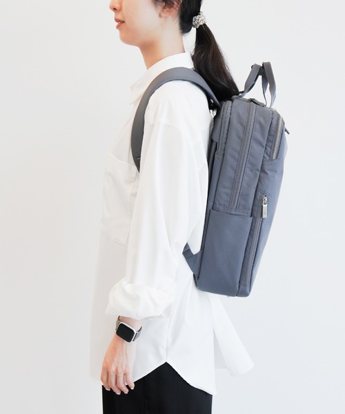 ace.(エース)の「フィッテムライト リュックサック A4サイズ 14インチ収納 15L 20392(ビジネスバッグ・レディース・ブラック/ダークグレー・FREE)」の13枚目の写真