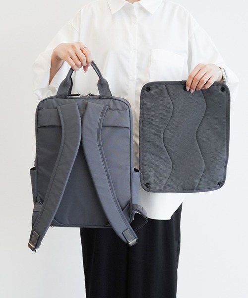 ace.(エース)の「フィッテムライト リュックサック A4サイズ 14インチ収納 15L 20392(ビジネスバッグ・レディース・ブラック/ダークグレー・FREE)」の20枚目の写真