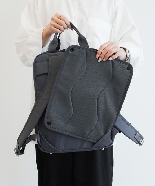 ace.(エース)の「フィッテムライト リュックサック A4サイズ 14インチ収納 15L 20392(ビジネスバッグ・レディース・ブラック/ダークグレー・FREE)」の21枚目の写真