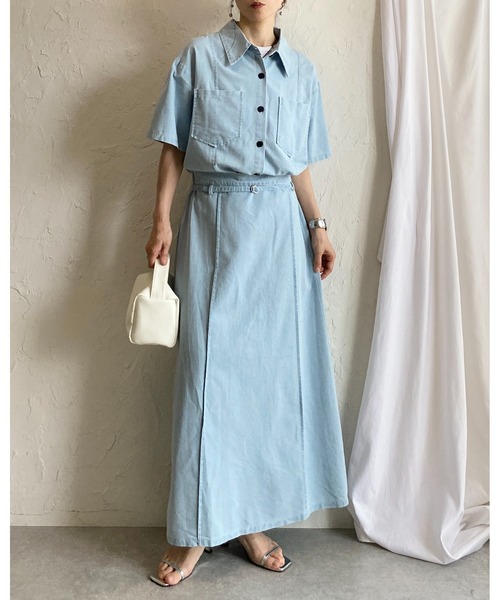 She's Closet(シーズクローゼット)の「サマーデニムダンガリーシャツ&スカートセットアップ(セットアップ・レディース・インディゴブルー/ライトブルー・FREE)」の3枚目の写真