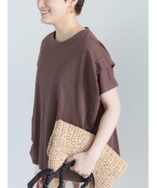 Te chichi(テチチ)の「【接触冷感】ショルダータックTシャツ(Tシャツ/カットソー・レディース・チャコールグレー/ブラウン/レッド/オフホワイト・F)」の4枚目の写真