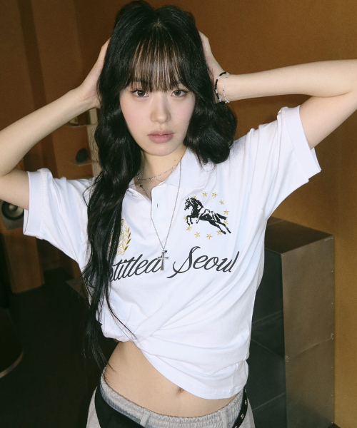 UNTITLED SEOUL(アンタイトル ソウル)の「アンタイトル クレスト ポロ クロップ 半袖 ホワイト(Tシャツ/カットソー・レディース・その他・MEDIUM/LARGE/SMALL)」の1枚目の写真