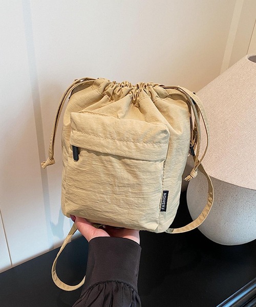 VIBGYOR(ヴィブジョー)の「Mignonjour/ポケット巾着ショルダーバッグ M2957(ショルダーバッグ・レディース・ブラック/ベージュ/アイボリー・FREE)」の6枚目の写真