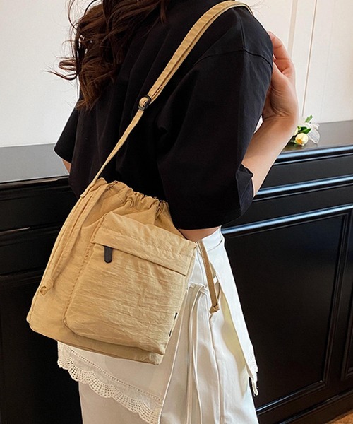 VIBGYOR(ヴィブジョー)の「Mignonjour/ポケット巾着ショルダーバッグ M2957(ショルダーバッグ・レディース・ブラック/ベージュ/アイボリー・FREE)」の7枚目の写真