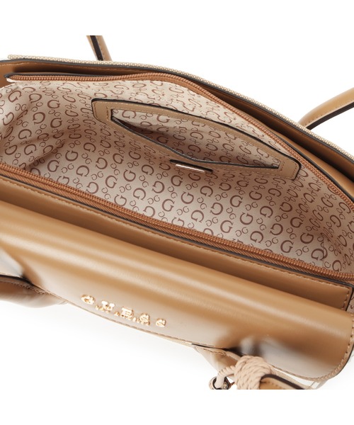 Guess（ゲス）の「TABI Satchel ショルダーバッグ（ショルダーバッグ・レディース・ネイビー/ナチュラル・ONE SIZE）」の11枚目の写真