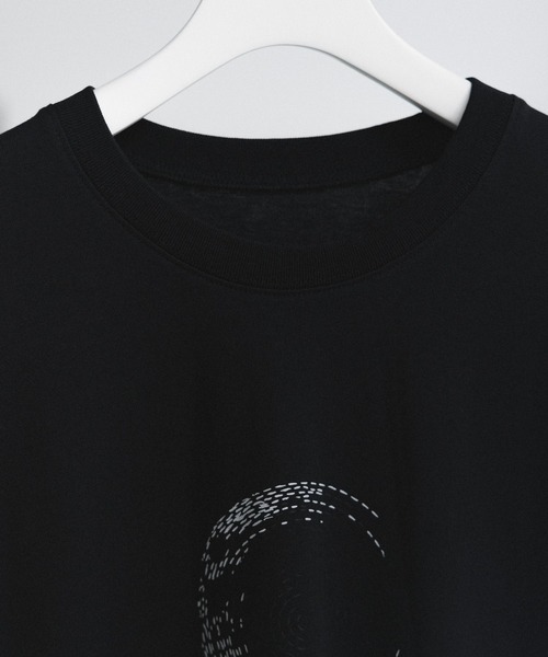 remer（リメール）の「ルーズオーバーサイズグラフィックT / loose oversized graphic Tee〈shadow moon〉（Tシャツ/カットソー・メンズ・ブラック・SMALL/LARGE/X-SMALL/MEDIUM）」の2枚目の写真