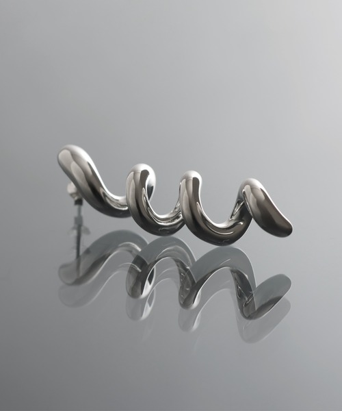 YArKA（ヤーカ）の「【YArKA/ヤーカ】 twist hollow earring(pierce) [RSTS2] / 中空ツイストピアス（ピアス（片耳用）・レディース・シルバー・FREE）」の9枚目の写真