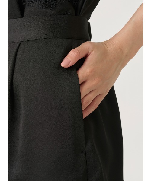 SNIDEL(スナイデル)の「レーストリムサテンショートパンツ(その他パンツ・レディース・グレー/ブラック/オフホワイト・0/1)」の10枚目の写真