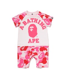 A BATHING APE（アベイシングエイプ）の「ABC CAMO BIG COLLEGE ROMPERS（ロンパース）」