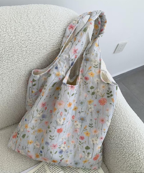 TONE SELECT GOODS(トーンセレクトグッズ)の「Liaa/ボタニカル フラワー 刺繍トートバッグ A18835(トートバッグ・レディース・アイボリー/ピンク/ブルー・FREE)」の2枚目の写真