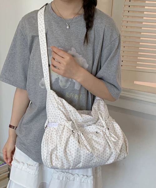 Sibra(シブラ)の「【3色展開】ドット柄リボンギャザーショルダーバッグ(ショルダーバッグ・レディース・グレー/ピンク/ホワイト×ブラック・F)」の8枚目の写真