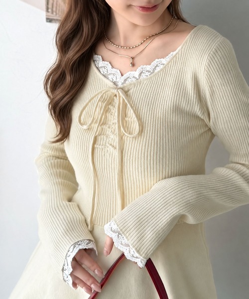 mily bilet(ミウィビレット)の「【mily bilet】甘さをひとさじ、華やぐ大人ガーリー。レースレイヤード風ギャザーリボンペプラムニット(長袖)(ニット/セーター・レディース・アイボリー/ブラウン/チャコール・LARGE/SMALL/X-LARGE/MEDIUM)」の5枚目の写真