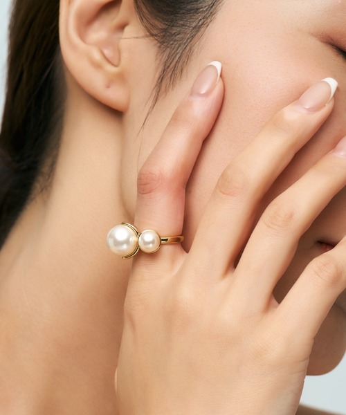 UNITED JEWELS-ef-(ユナイテッドジュエルズイフ)の「Double pearl free size ring(リング・レディース・イエローゴールド/シルバー・FREE)」の3枚目の写真