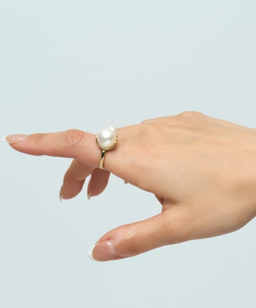 UNITED JEWELS-ef-(ユナイテッドジュエルズイフ)の「Double pearl free size ring(リング・レディース・イエローゴールド/シルバー・FREE)」の4枚目の写真