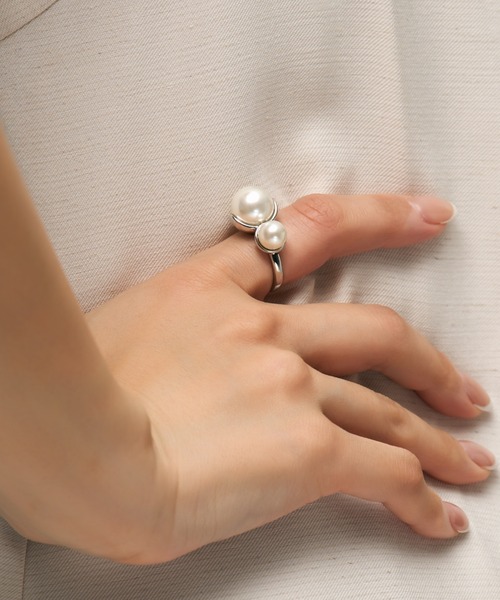 UNITED JEWELS-ef-(ユナイテッドジュエルズイフ)の「Double pearl free size ring(リング・レディース・イエローゴールド/シルバー・FREE)」の7枚目の写真