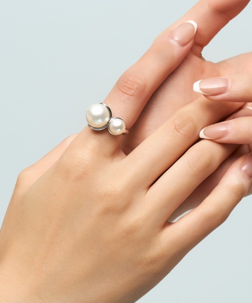 UNITED JEWELS-ef-(ユナイテッドジュエルズイフ)の「Double pearl free size ring(リング・レディース・イエローゴールド/シルバー・FREE)」の8枚目の写真
