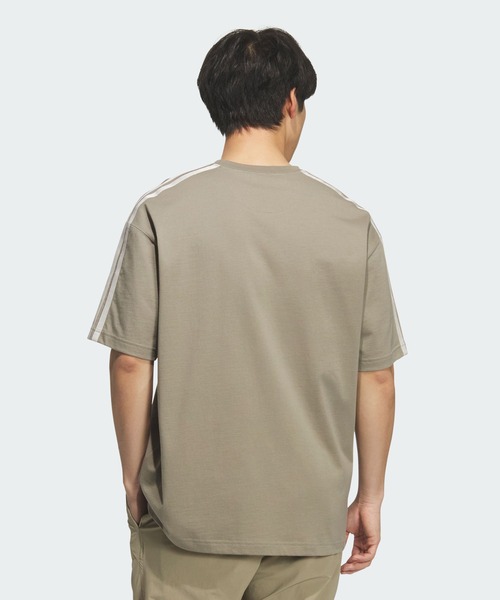 adidas(アディダス)の「エッセンシャルズ プラス ルーズフィット スリーストライプス シングルジャージー半袖Tシャツ / アディダス adidas(Tシャツ/カットソー・メンズ・ブラウン・XX-LARGE/LARGE/X-LARGE/X-SMALL/3XL/MEDIUM/SMALL)」の2枚目の写真