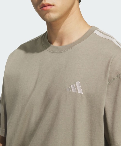 adidas(アディダス)の「エッセンシャルズ プラス ルーズフィット スリーストライプス シングルジャージー半袖Tシャツ / アディダス adidas(Tシャツ/カットソー・メンズ・ブラウン・XX-LARGE/LARGE/X-LARGE/X-SMALL/3XL/MEDIUM/SMALL)」の5枚目の写真