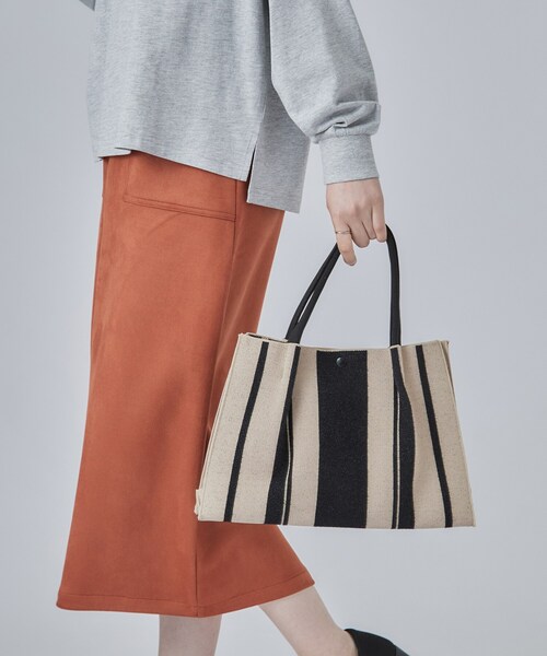 SHOO・LA・RUE(シューラルー)の「2WAYボックスニットトートバッグ(トートバッグ・レディース・ブラック/ダークブラウン系/ブラック系・00)」の1枚目の写真