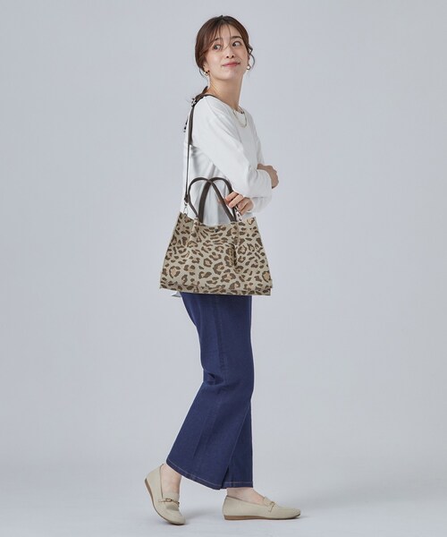 SHOO・LA・RUE(シューラルー)の「2WAYボックスニットトートバッグ(トートバッグ・レディース・ブラック/ダークブラウン系/ブラック系・00)」の9枚目の写真